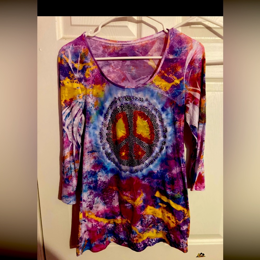 Ladies tie dye shirt with peace sign